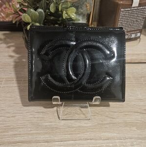 CHANEL Kisslock Vintage Patent Leather Black Wallet
